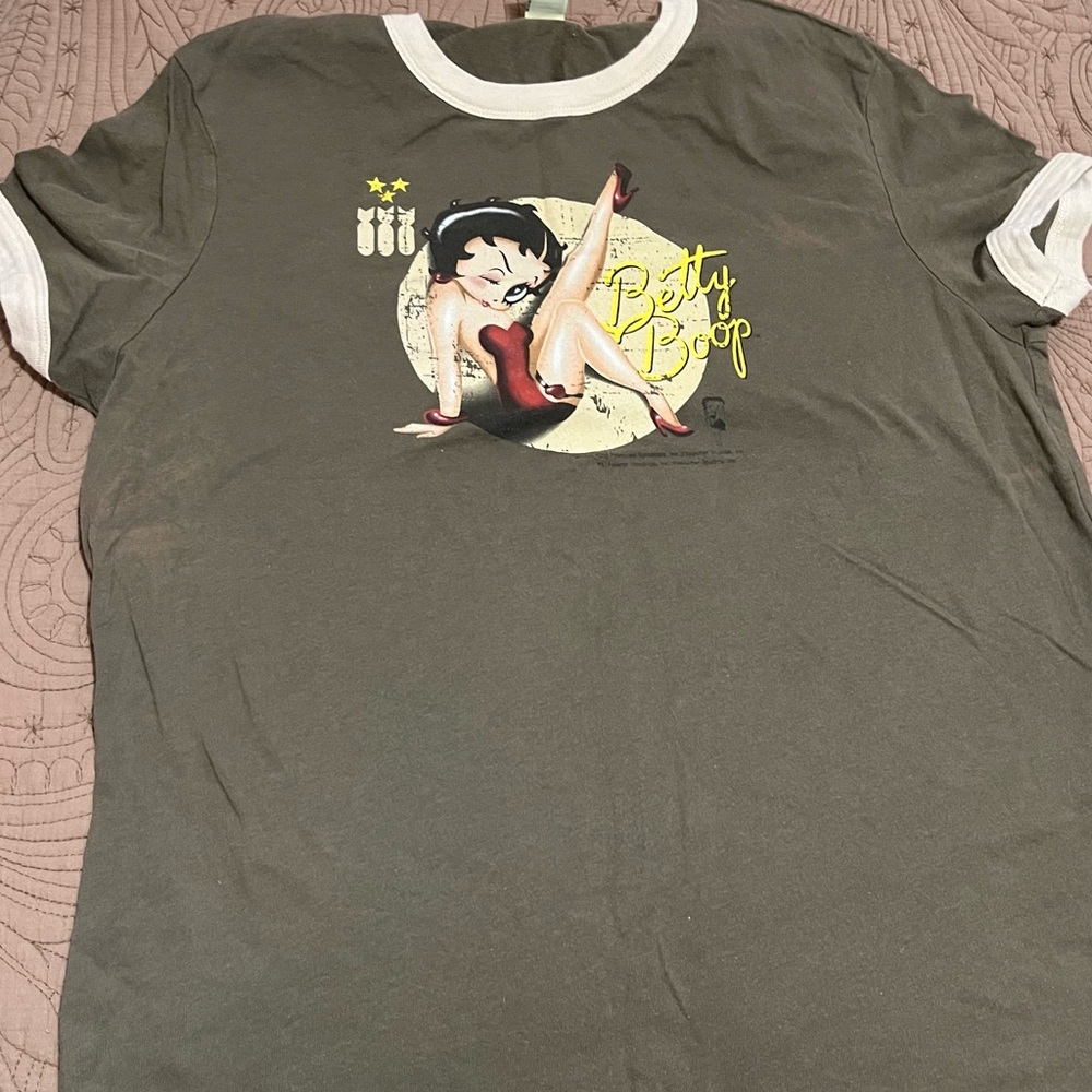 Kavio Brown Short Sleeve Tee with Anime Graphic